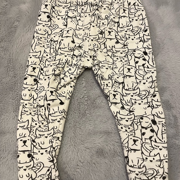 Zara baby leggings with cats and dogs print 18-24m but fit more 12-18m - Picture 2 of 2
